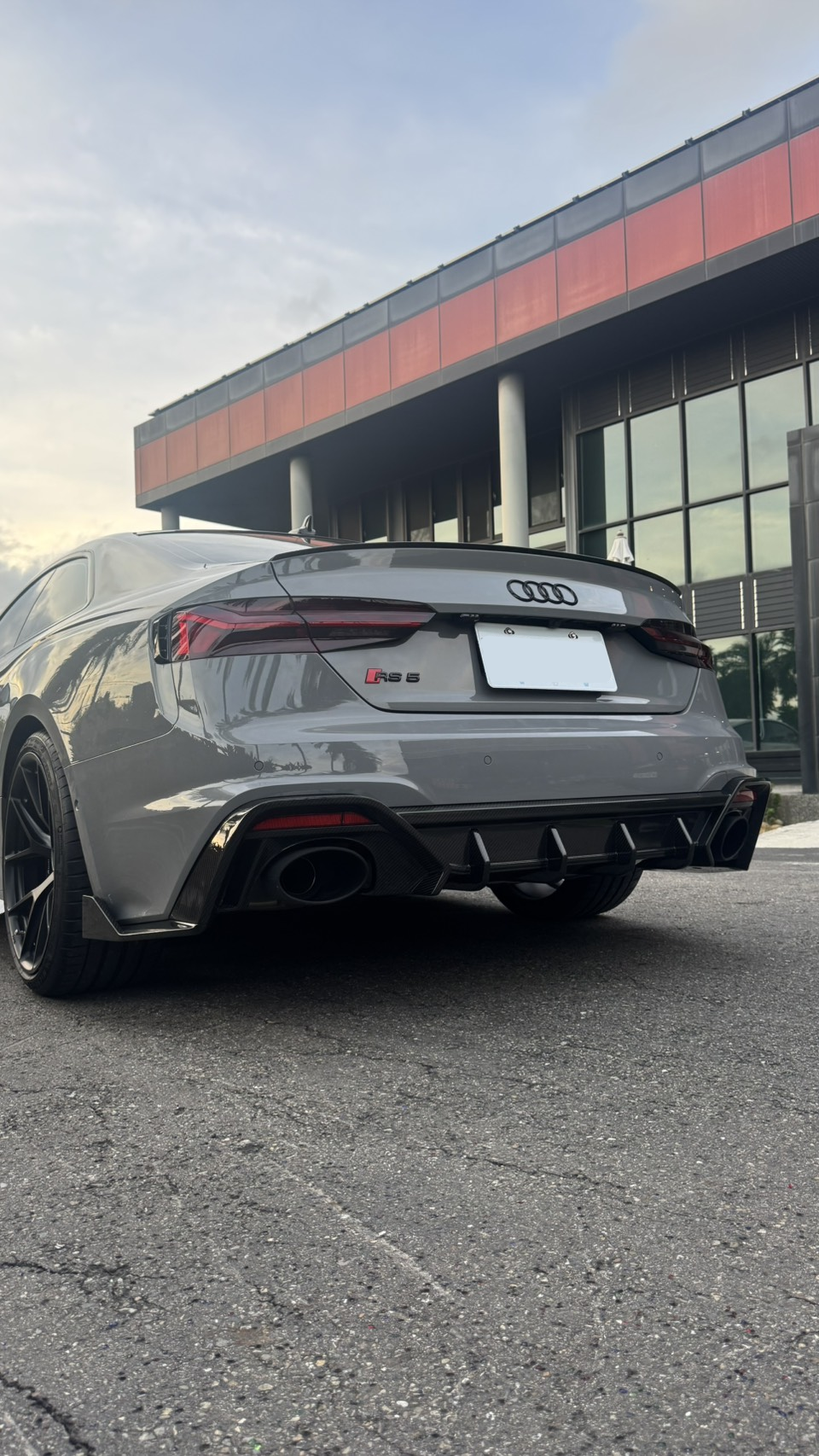 Taiwan Audi RS5 B9.5 Coupe Street Build