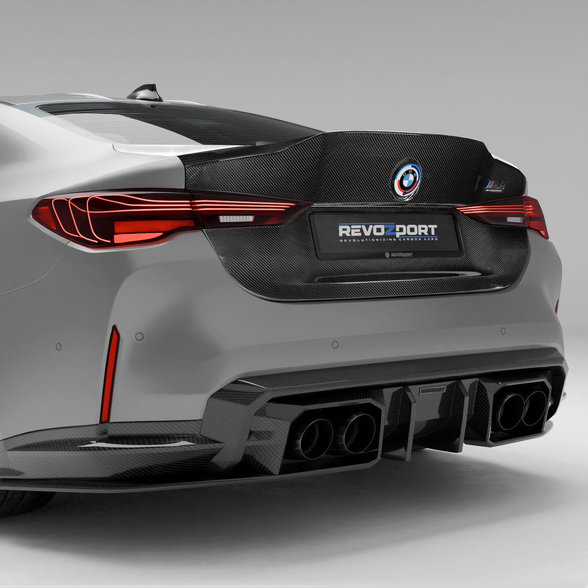 BMW M4 G82 碳纤维尾箱盖
