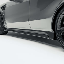 Tesla Model Y Juniper 碳纤维侧裙棚拍视图