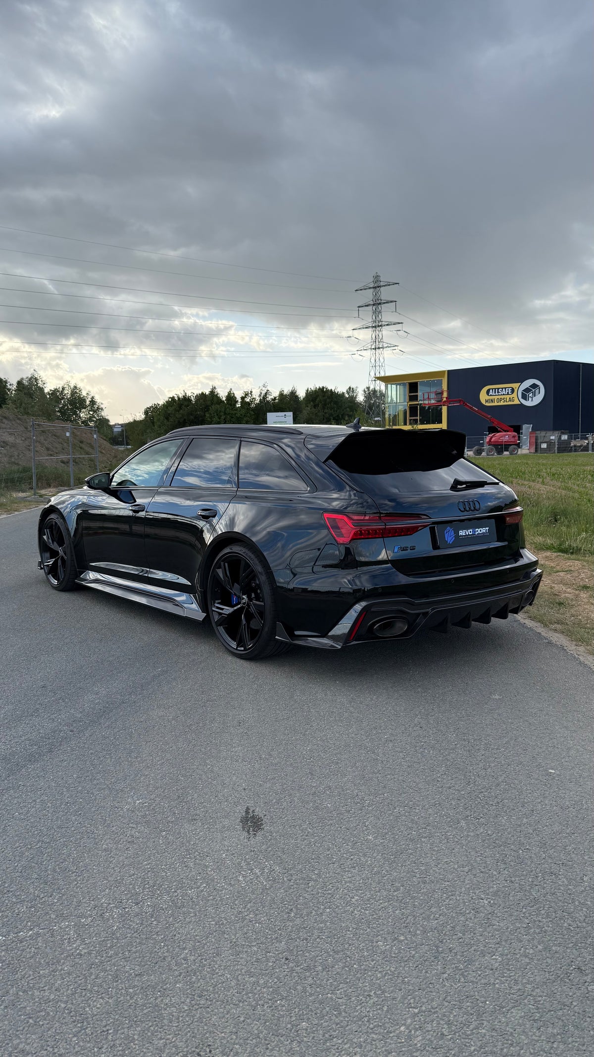 EU Audi RS6 C8 — Black Street Build
