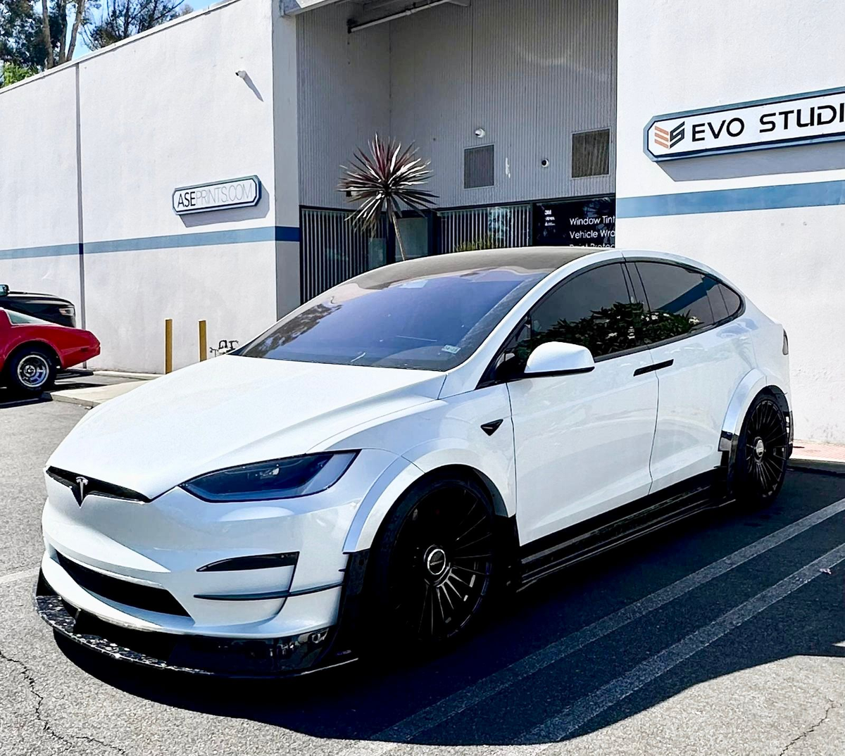 US Tesla Model X — White Splitter & Skirts Build